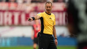Mehr über den Artikel erfahren Schiedsrichter Bastian Dankert als VAR absolute Weltspitze