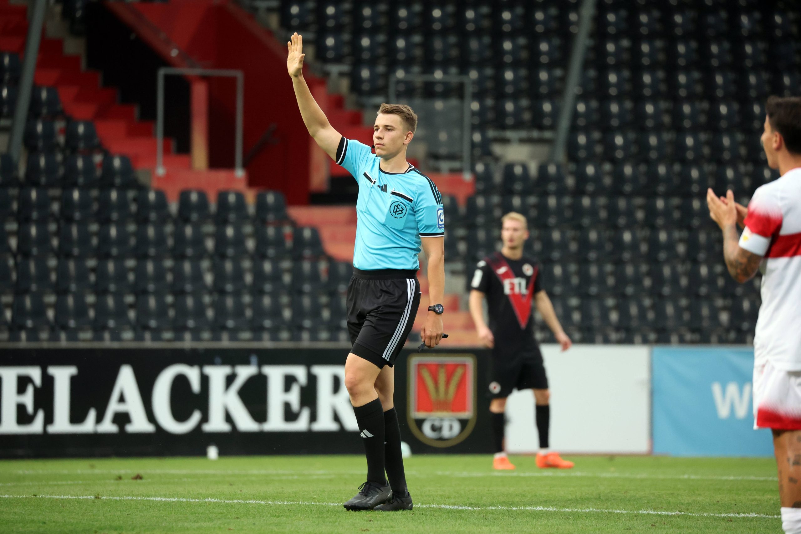 Du betrachtest gerade Schiedsrichter im Mittelpunkt: Auswertung strittiger Szenen – 4. Spieltag | 3. Liga