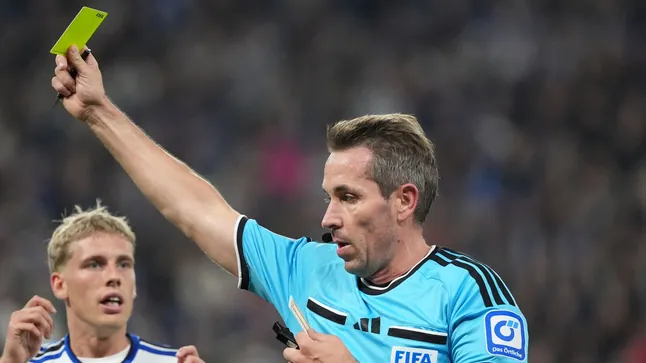 Du betrachtest gerade Tobias Stieler übernimmt Bundesliga-Klassiker für verletzten Daniel Siebert